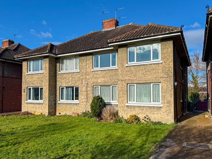 2 Bedroom Flat To Rent In Surbiton Hill Park, Surbiton, KT5