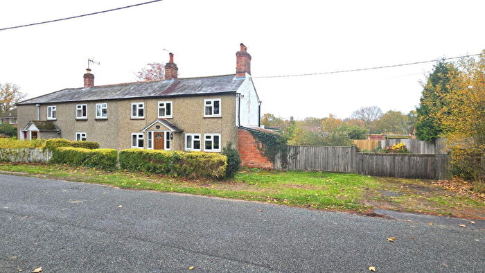 3 Bedroom Semi-Detached House For Sale In Heather Cottages, Broadlayings, Newbury, RG20