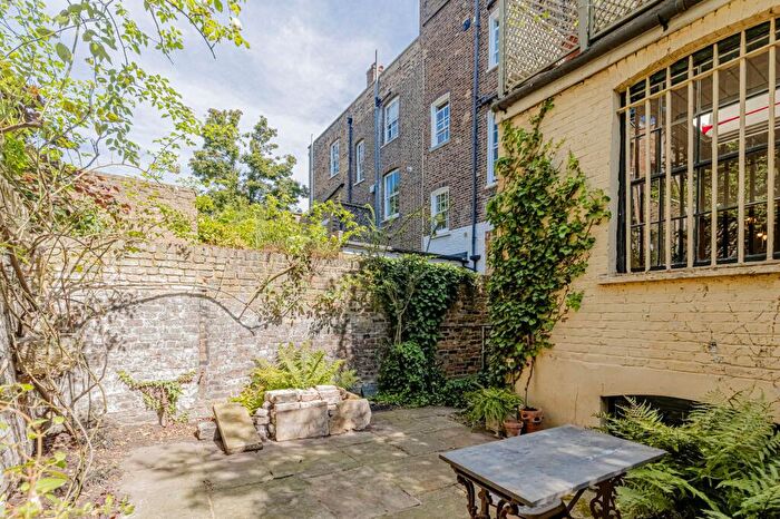 4 Bedroom Terraced House For Sale In Amwell Street, London, EC1R - Photo 9
