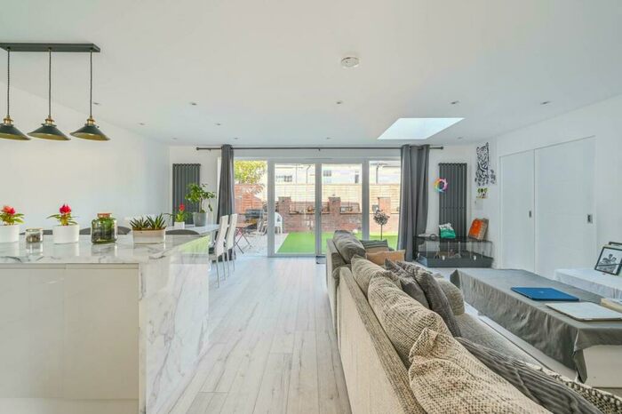 5 Bedroom Terraced House To Rent In Lockesfield Place, Isle Of Dogs, London, E14