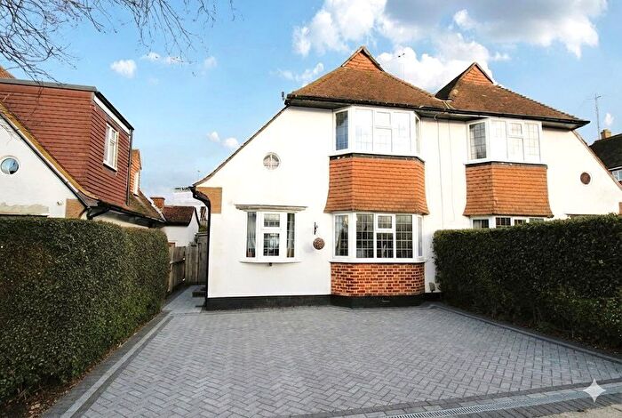 3 Bedroom Semi-Detached House For Sale In Harbourfield Road, Banstead, SM7