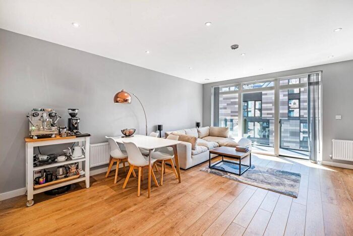 2 Bedroom Flat To Rent In Banbury Point, Poplar, London, E14