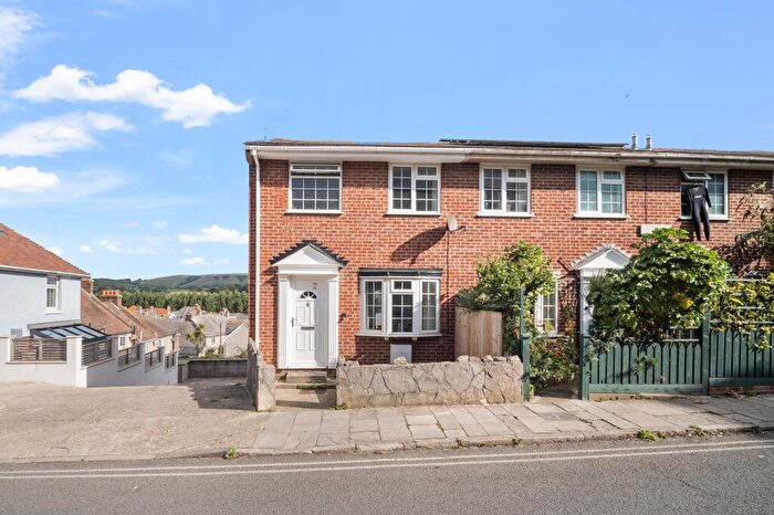 3 Bedroom End Of Terrace House To Rent In High Street, BH19