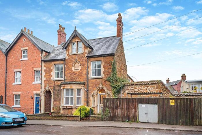 6 Bedroom Character Property For Sale In Stockerston Road, Uppingham, Rutland, LE15