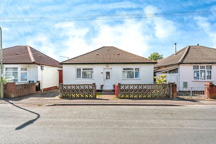 2 Bedroom Bungalow For Sale In Calmore Gardens, Totton, Southampton, Hampshire, SO40