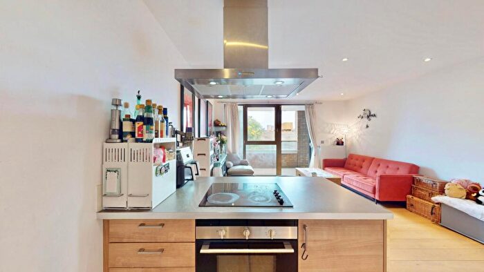 2 Bedroom Apartment For Sale In Chamberlain Court, London, SE16