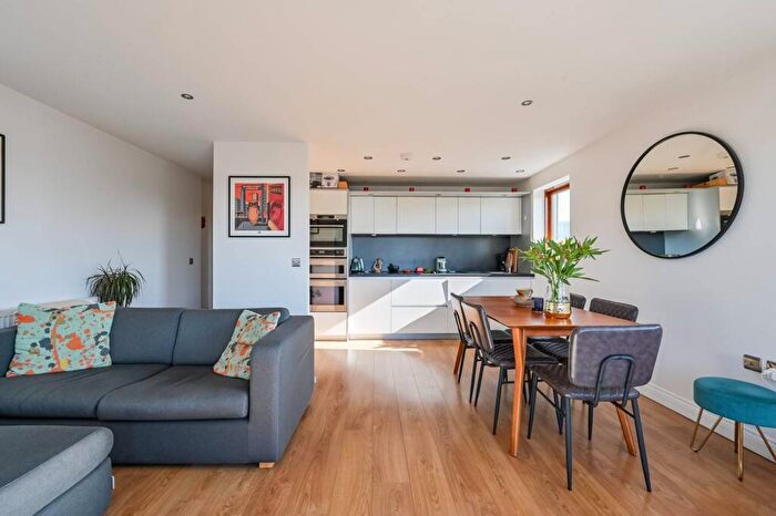 2 Bedroom Flat For Sale In Trevithick Way, Bow, London, E3