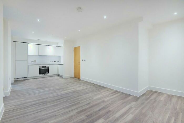 3 Bedroom Duplex To Rent In Thames Road, London, E16