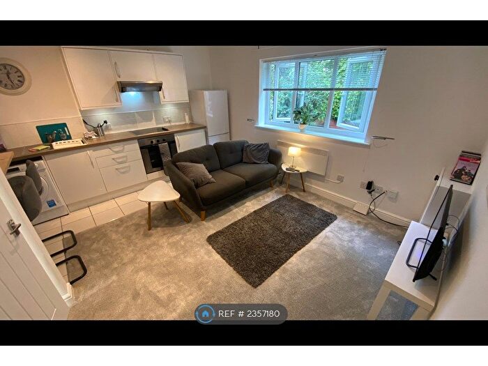 1 Bedroom Flat To Rent In Park Drive, Manchester, M16