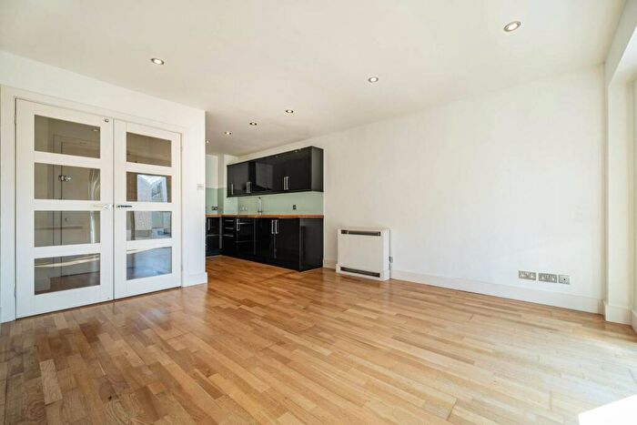 1 Bedroom Flat For Sale In York Way, King's Cross, London, N1