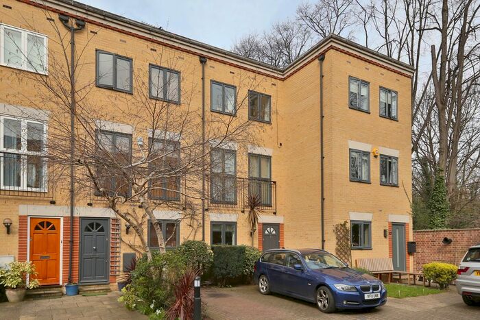 2 Bedroom Detached House To Rent In Wilmer Place, London, N16