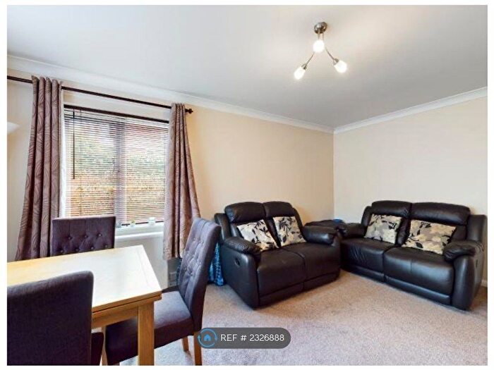 1 Bedroom Flat To Rent In Alexandra Court, Hemel Hempstead, HP2