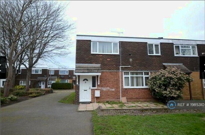 4 Bedroom End Of Terrace House To Rent In Ballantyne Road, Farnborough, GU14
