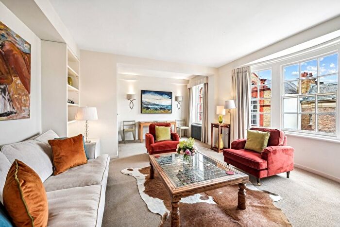 3 Bedroom Flat To Rent In Tite Street, London, SW3