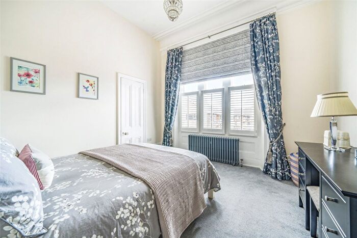 2 Bedroom Flat For Sale In Douglas Avenue, Exmouth, Devon, EX8