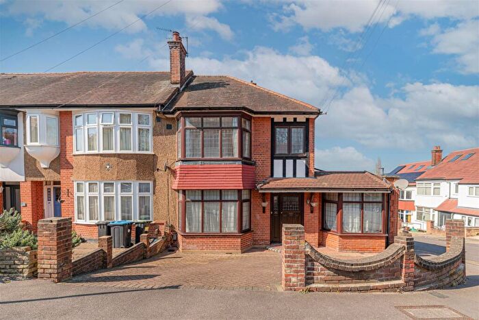 4 Bedroom End Of Terrace House For Sale In Slades Gardens, Enfield, EN2