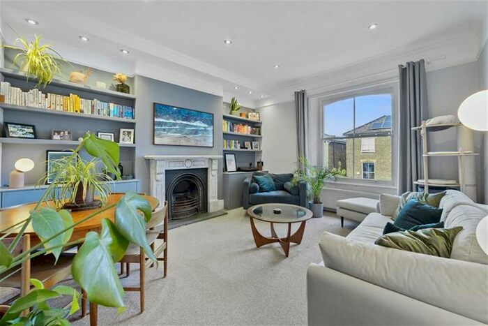 1 Bedroom Flat To Rent In Lawford Road, Kentish Town, NW5