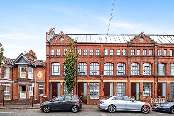 3 Bedroom Terraced House For Sale In Stoneham Road, Hove, BN3