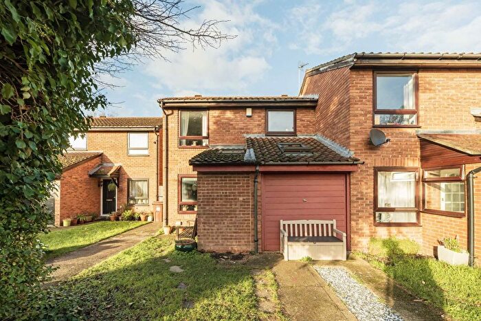 3 Bedroom Property For Sale In Oliver Close, Chiswick, W4