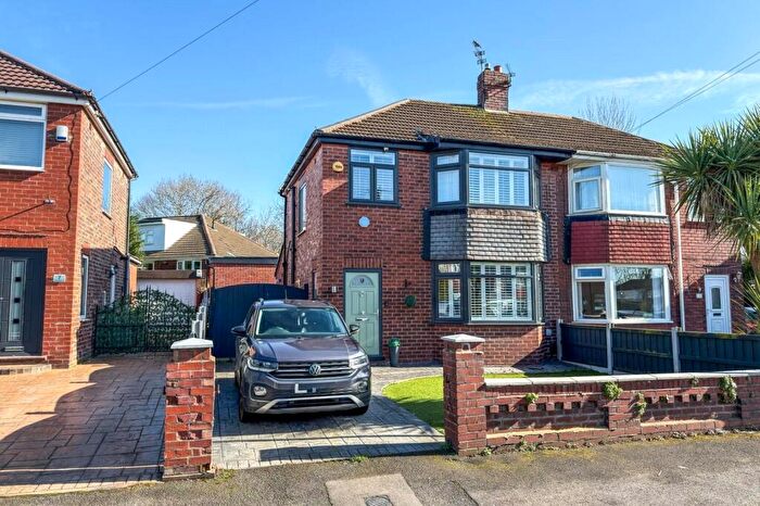 3 Bedroom Semi Detached House For Sale In Ashton Crescent, Chadderton, Oldham, Greater Manchester, OL9