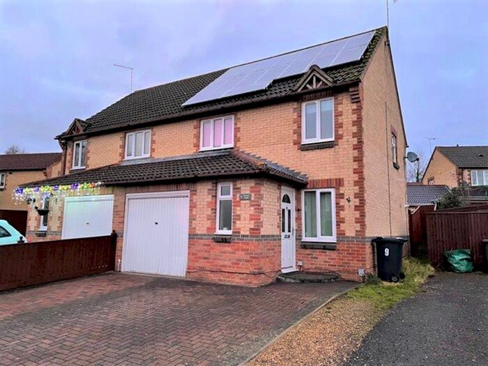 3 Bedroom Property To Rent In Chicory Close, Swindon SN2