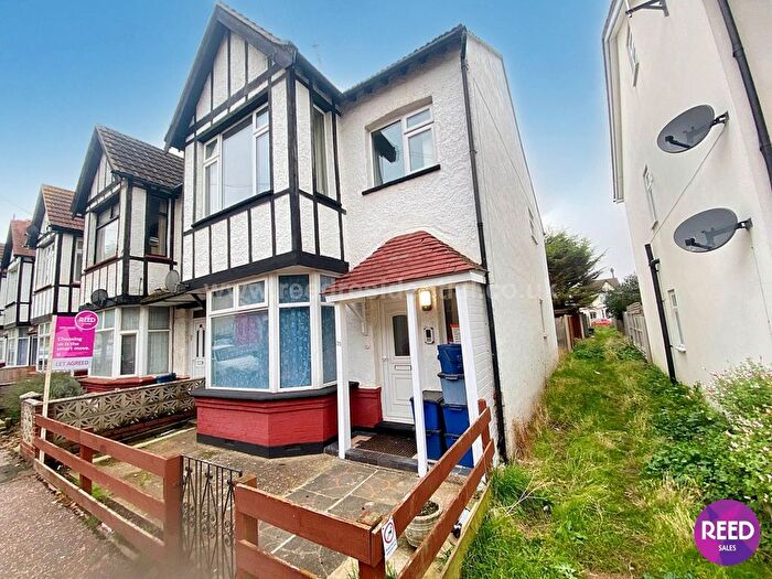 2 Bedroom Flat To Rent In Electric Avenue, Westcliff On Sea, SS0