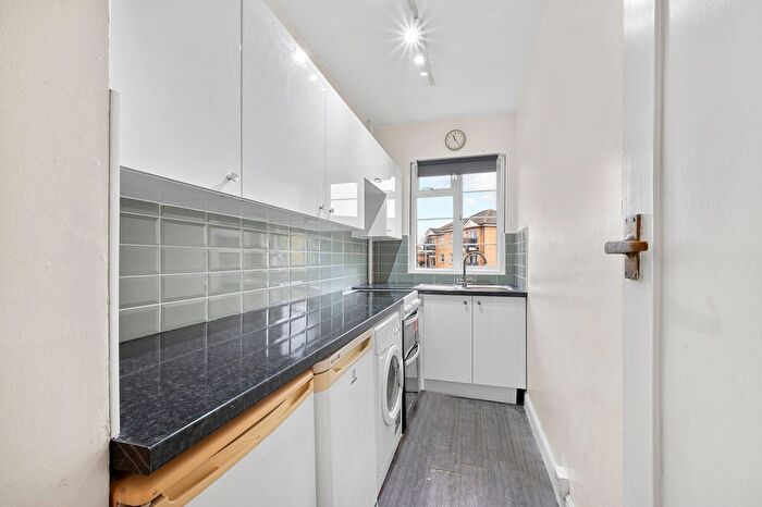 1 Bedroom Flat To Rent In Wyke Road, London, SW20