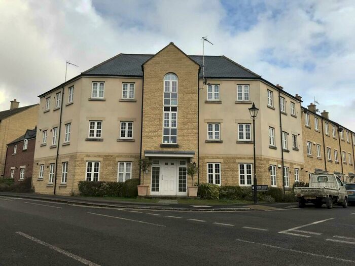 2 Bedroom Flat To Rent In Woodford Way, Witney, OX28