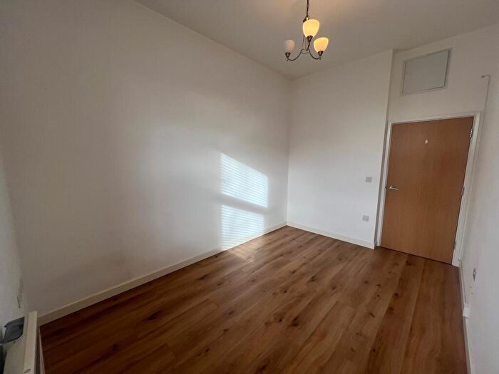 1 Bedroom Flat To Rent In Millbrook Road East, SO15