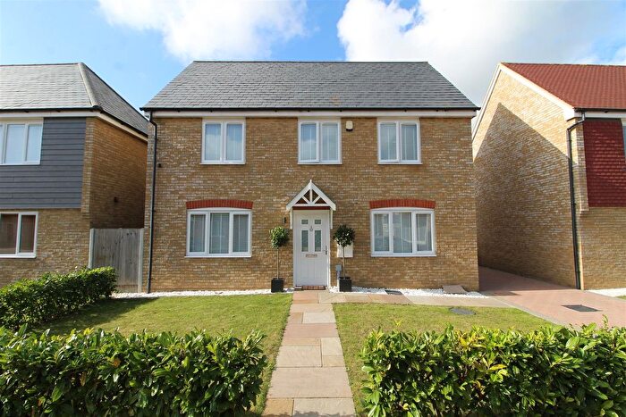 3 Bedroom Detached House For Sale In Mannock Drive, Manston, Ramsgate, CT12