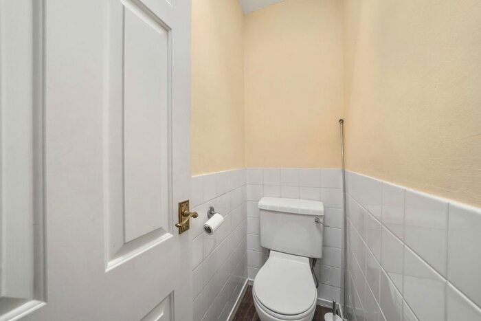 3 Bedroom Flat To Rent In Stanhope Street, Camden, NW1