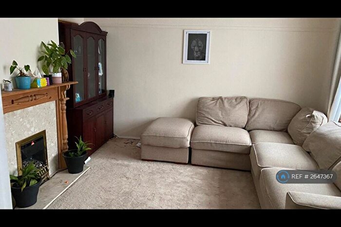 3 Bedroom Terraced House To Rent In Trelawney Avenue, Slough, SL3
