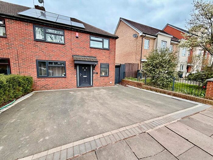 3 Bedroom Semi Detached House For Sale In Staple Lodge Road, Birmingham, B31