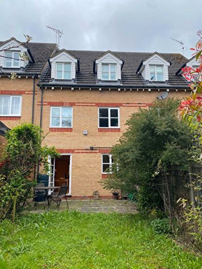 4 Bedroom Terraced House For Sale In Pickard Close, London, N14