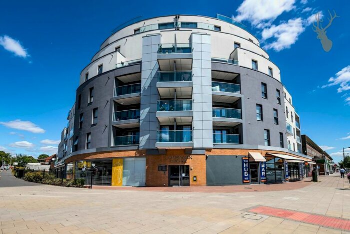 2 Bedroom Flat To Rent In The Broadway, Loughton, IG10