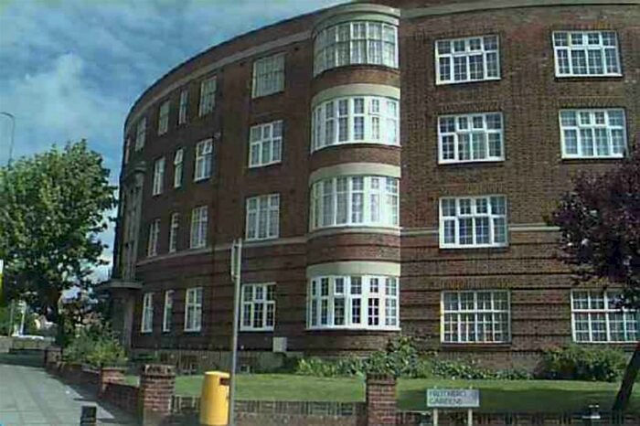 3 Bedroom Apartment To Rent In Quadrant Close, The Burroughs, Hendon, NW4