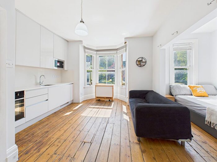 Studio To Rent In All Bills Included, Amersham Hill, High Wycombe, HP13