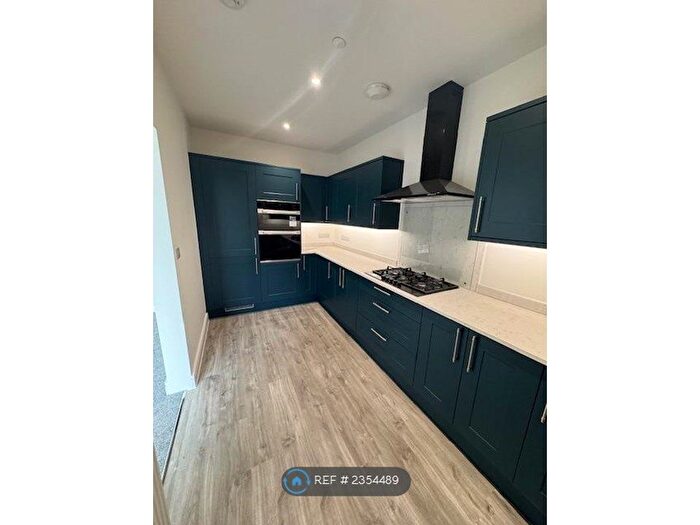 3 Bedroom Flat To Rent In Parkfield Road, Torquay, TQ1