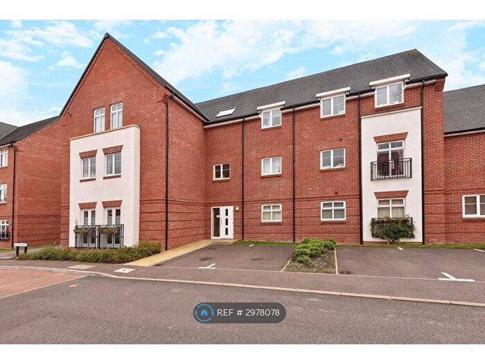 2 Bedroom Flat To Rent In Meadow View, Amersham, HP6