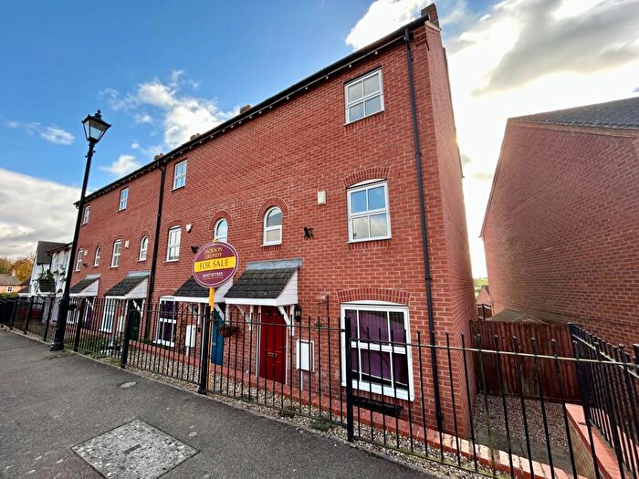 3 Bedroom Town House For Sale In Eastfields, Braunston, NN11