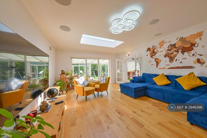 5 Bedroom Detached House To Rent In Napsbury Lane, St Albans, AL1