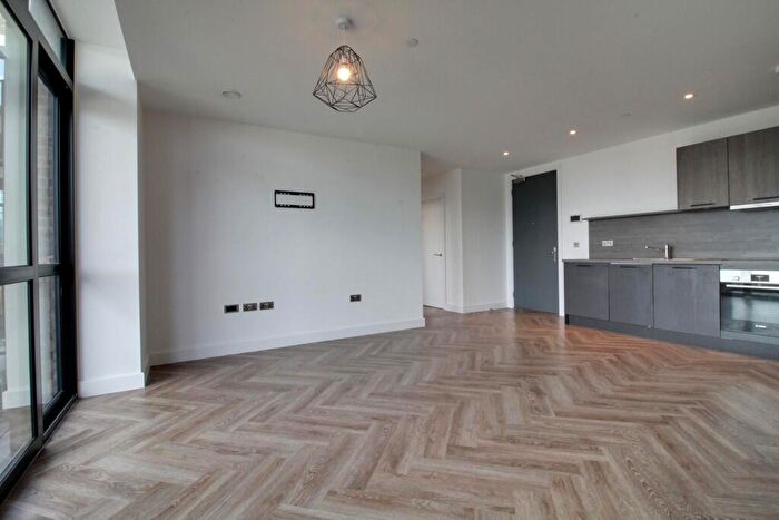 1 Bedroom Apartment To Rent In Priory House, Gooch Street North, Birmingham City Centre, B5