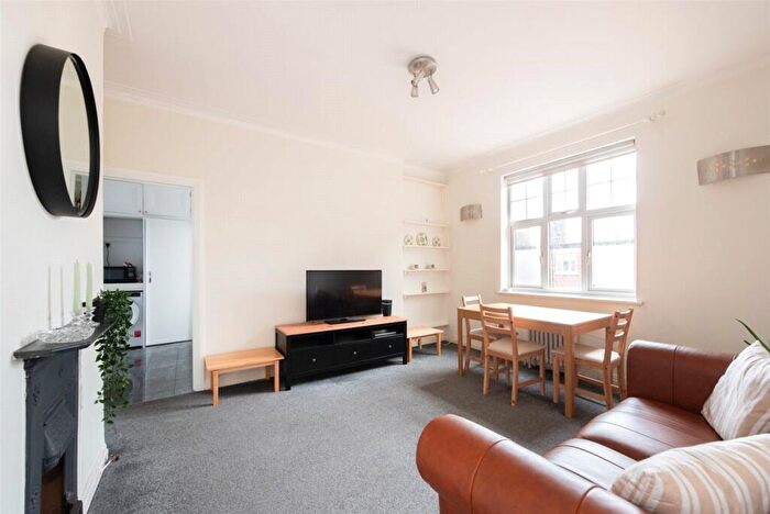 1 Bedroom Apartment For Sale In Gilling Court, Belsize Grove, London, NW3