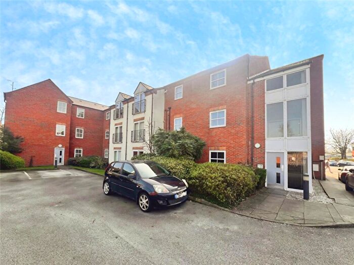 2 Bedroom Flat For Sale In Finings Court, Burton-on-Trent, Staffordshire, DE14