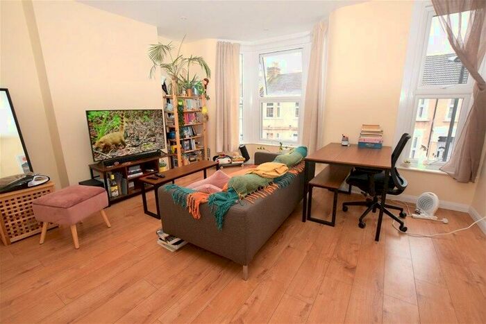 2 Bedroom Flat To Rent In Montague Road, Leytonstone, E11