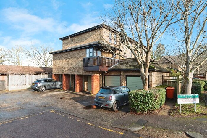 2 Bedroom Flat For Sale In Courtney Park Road, Langdon Hills, Basildon, Essex, SS16