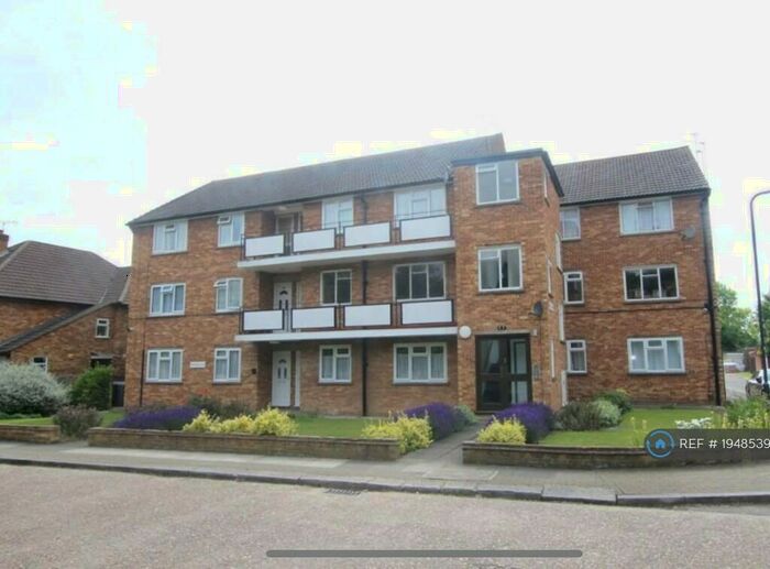 2 Bedroom Flat To Rent In Woodgrange Close, Harrow, HA3