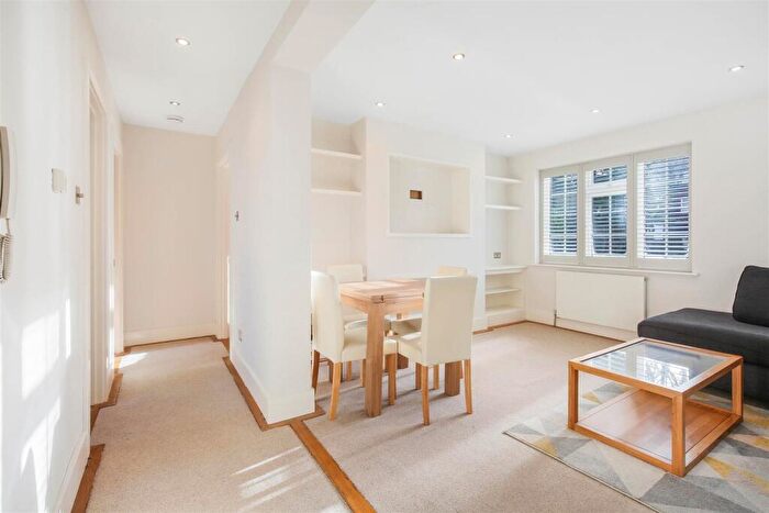 2 Bedroom Flat For Sale In Christchurch Park, Sutton, SM2
