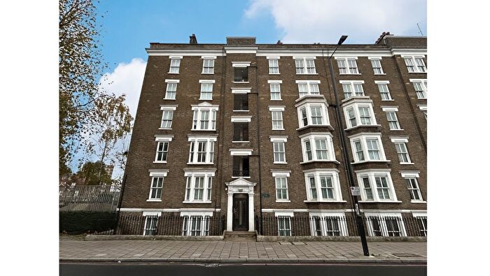 2 Bedroom Flat For Sale In Flat, Waleran Flats Kent Road, Southwark, London, SE1