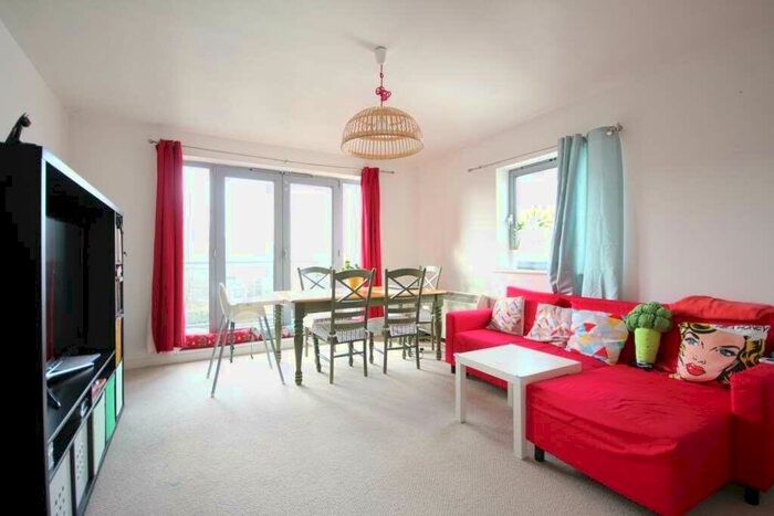 2 Bedroom Apartment To Rent In Kelvin Gate, Town Centre, RG12